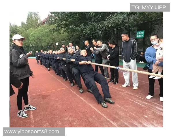 卓尔足球俱乐部奋勇争先展现团队精神与拼搏精神的精彩瞬间